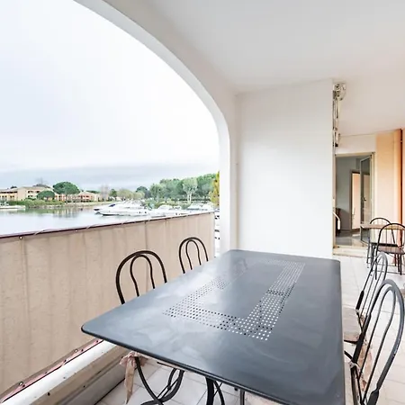 Spacious With Pool Located In The Marina Of Mandelieu