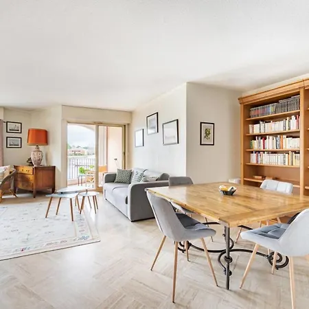 Spacious With Pool Located In The Marina Of Mandelieu