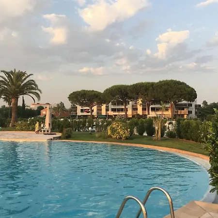 Spacious With Pool Located In The Marina Of Apartment
